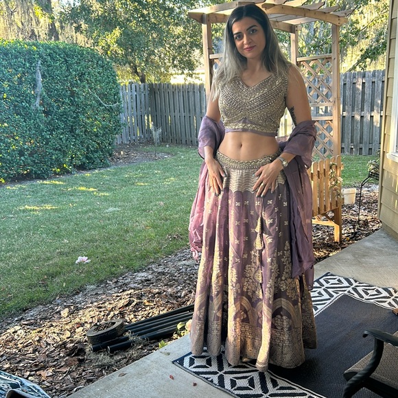 Purple brocade lehenga - Picture 4 of 17